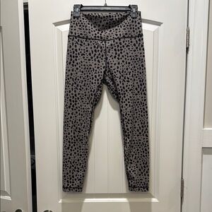 HeyNuts Essential Leggings